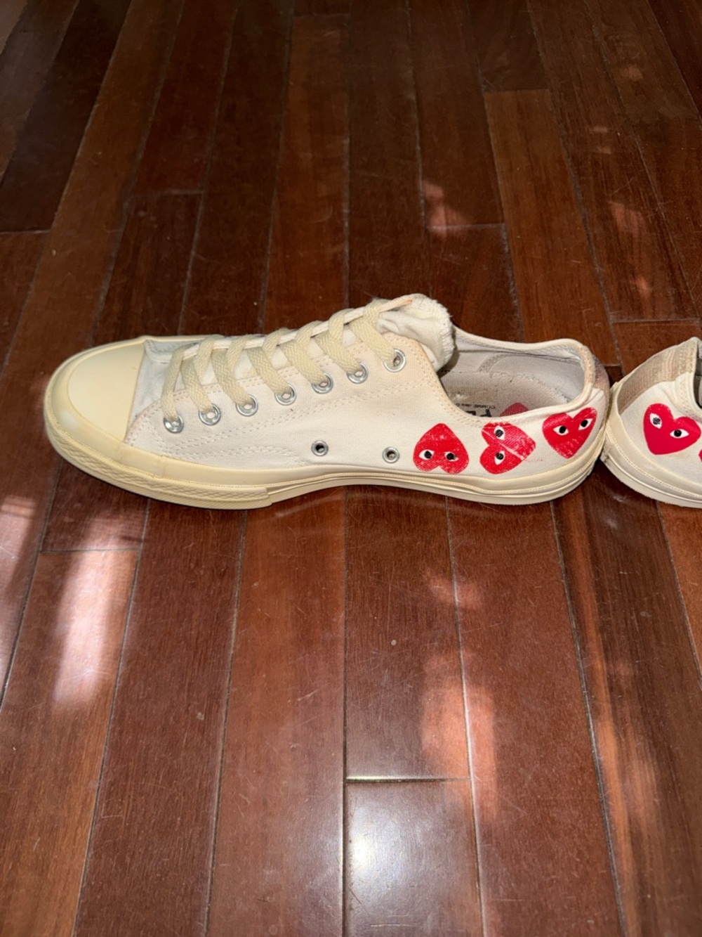 Converse Cream Low-Top Play Heart Accents - Picture 6 of 10